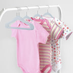 Single piece non-slip hanger